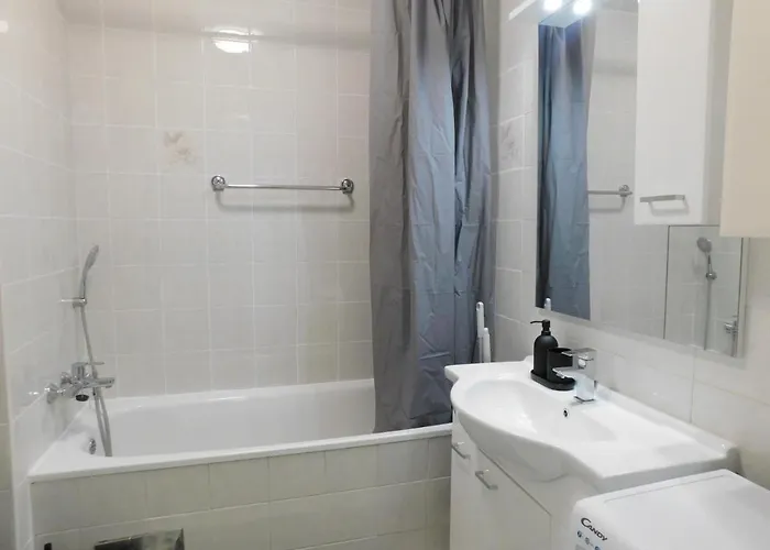 Elegant Poklukarjeva Street Apartman