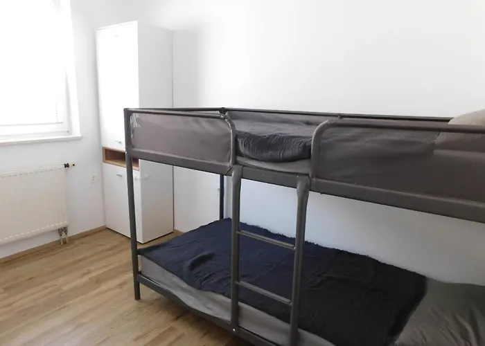 Elegant Poklukarjeva Street Apartman