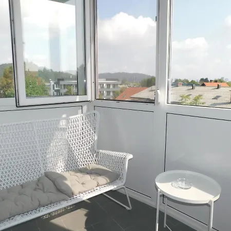 アパート Elegant Poklukarjeva Street リュブリャナ