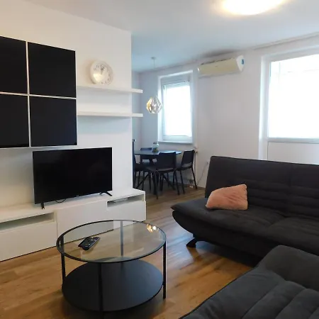 Apartment Elegant Poklukarjeva Street Ljubljana