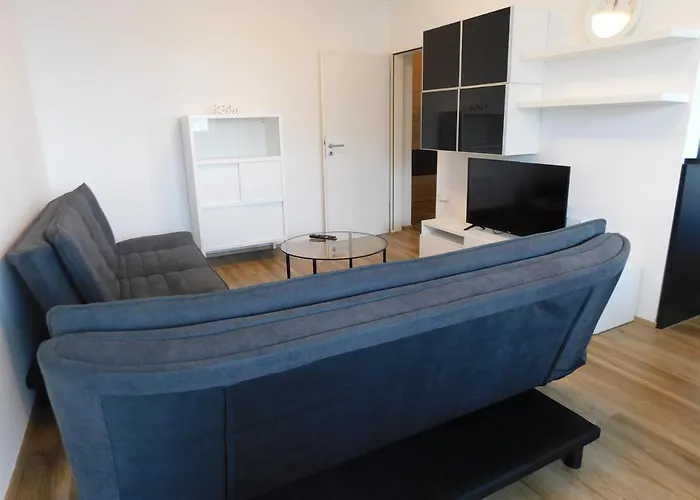 Apartment Elegant Poklukarjeva Street *